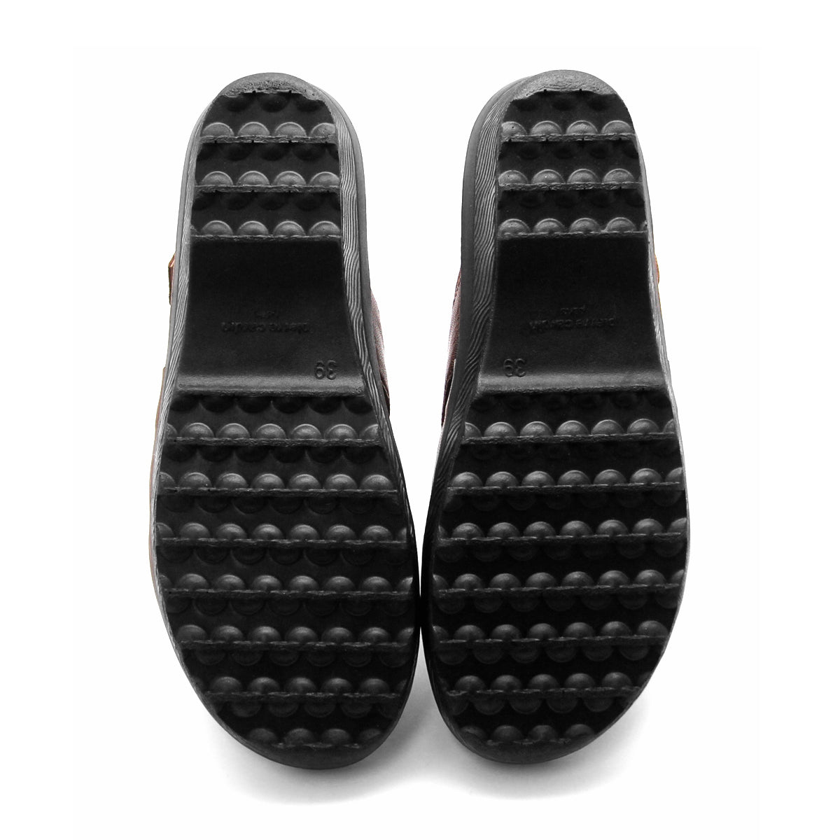 Pierre Cardin รองเท้าผู้หญิง รองเท้าแตะแบบลำลองหญิง รองเท้าส้นแบนแบบรัดส้น นุ่มสบาย ผลิตจากหนังแท้ สีบรอนซ์ทอง ไซส์ 21SS242