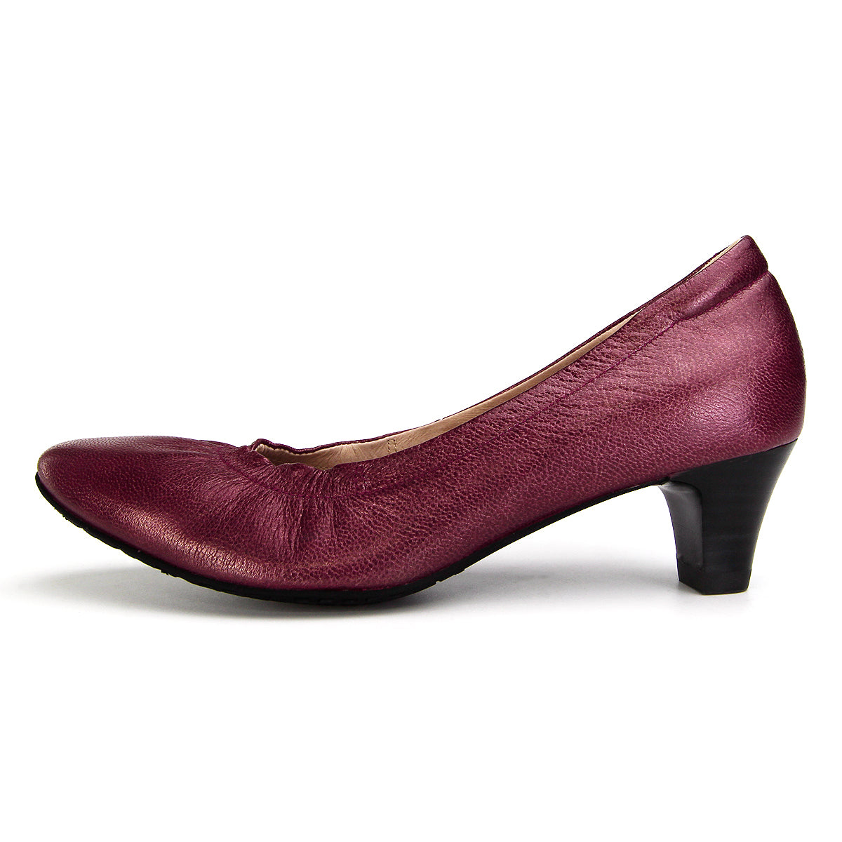 Pierre Cardin รองเท้าผู้หญิง รองเท้าส้นสูง รองเท้าส้นสูงทรง Pump นุ่มสบาย ผลิตจากหนังแท้ สีดำเงา รุ่น 24SD323