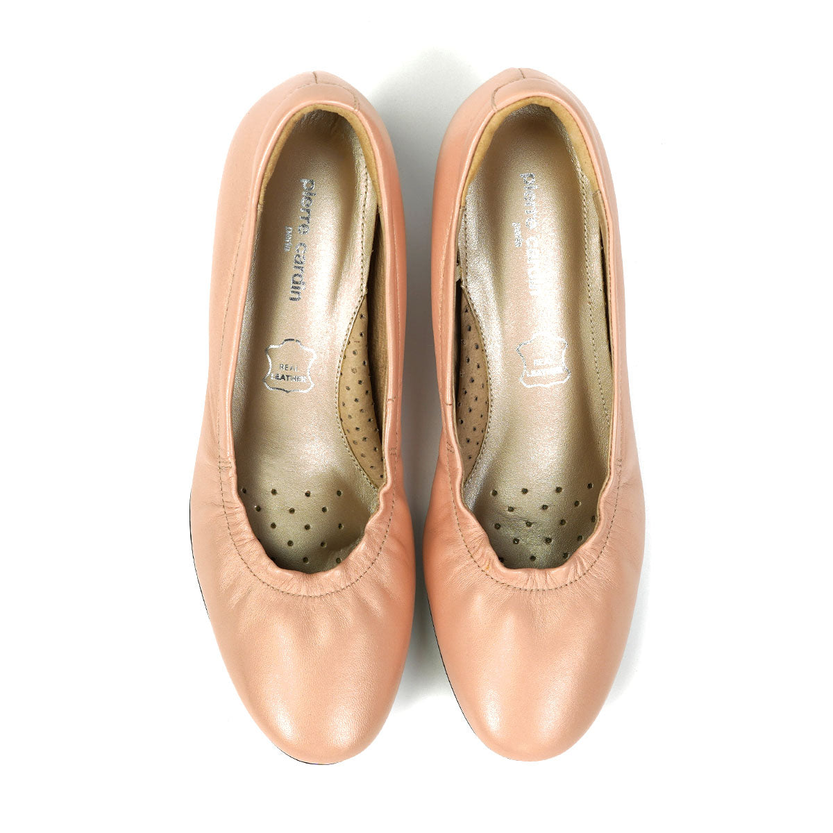 Pierre Cardin รองเท้าผู้หญิง รองเท้าส้นสูง รองเท้าส้นสูงทรง Pump นุ่มสบาย ผลิตจากหนังแท้ สีดำเงา รุ่น 24SD323