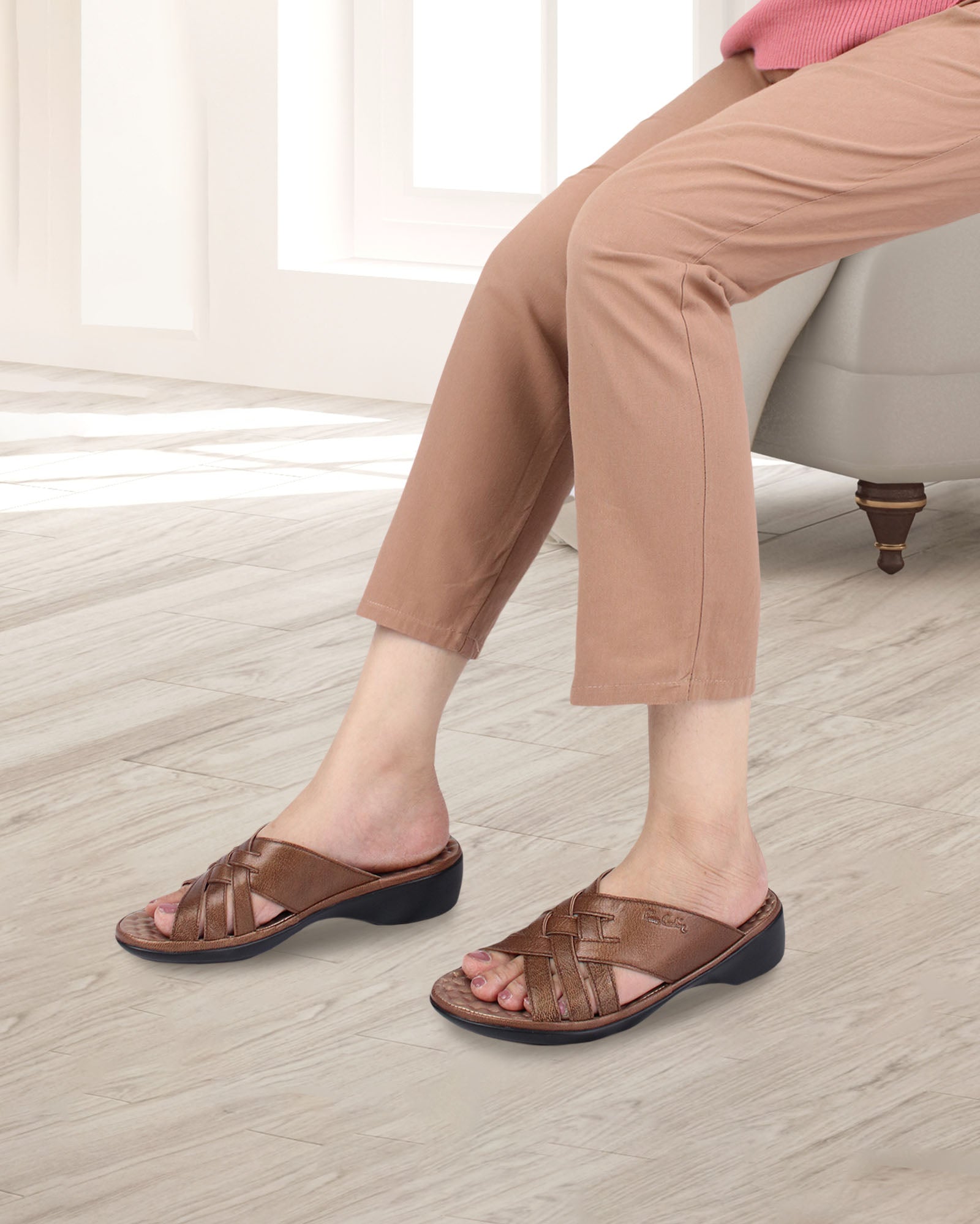 Pierre Cardin รองเท้าผู้หญิง รองเท้าแตะแบบลำลองหญิง รองเท้าส้นแบนแบบรัดส้น นุ่มสบาย ผลิตจากหนังแท้  ไซส์ 28SS158