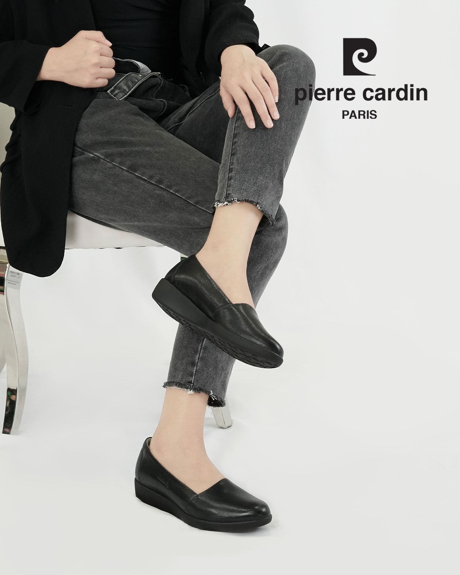 Pierre Cardin รองเท้าผู้คัทชูหญิง ส้นแบน นุ่มสบาย ผลิตจากหนังแท้ สีดำ รุ่น 27WC455