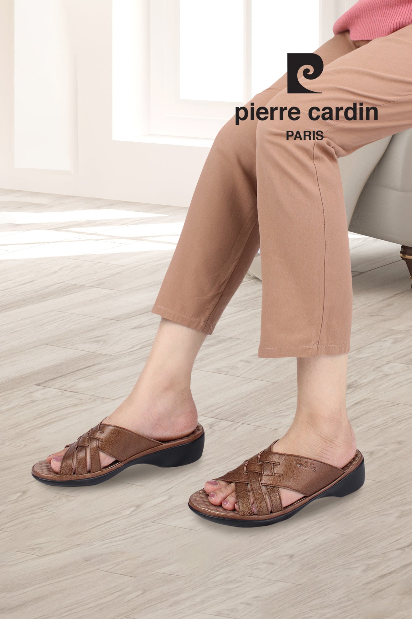 Pierre Cardin รองเท้าผู้หญิง รองเท้าแตะแบบลำลองหญิง รองเท้าส้นแบนแบบรัดส้น นุ่มสบาย ผลิตจากหนังแท้  ไซส์ 28SS158