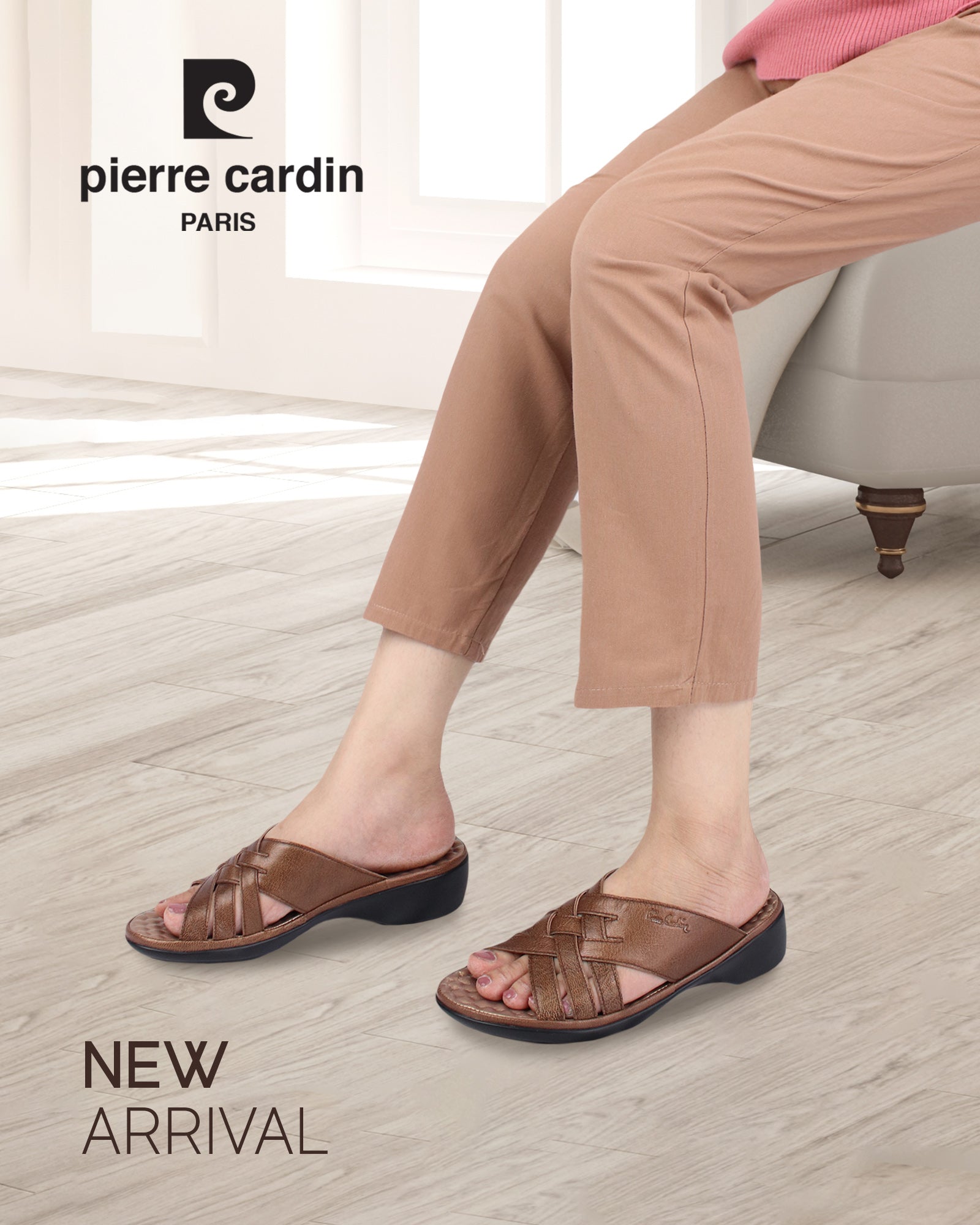 Pierre Cardin รองเท้าผู้หญิง รองเท้าแตะแบบลำลองหญิง รองเท้าส้นแบนแบบรัดส้น นุ่มสบาย ผลิตจากหนังแท้  ไซส์ 28SS158