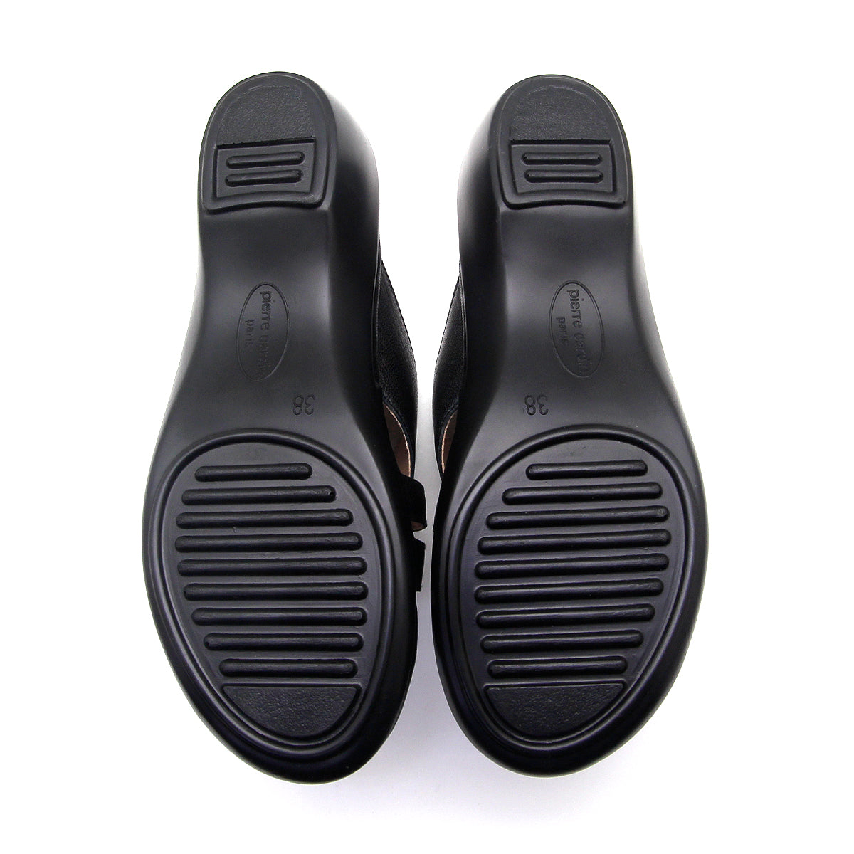 Pierre Cardin รองเท้าผู้หญิง รองเท้าแตะแบบลำลองหญิง รองเท้าส้นแบนแบบรัดส้น นุ่มสบาย ผลิตจากหนังแท้  ไซส์ 28SS158