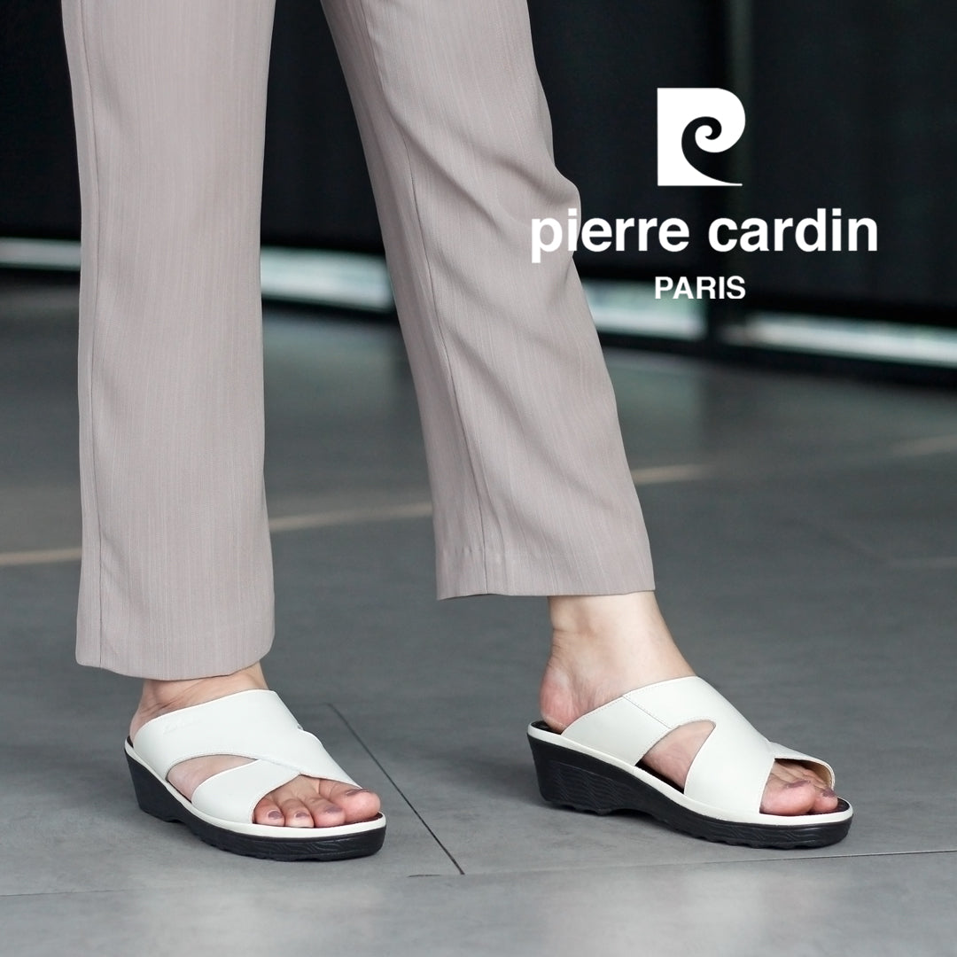 Pierre Cardin รองเท้าแตะผู้หญิง หนังแท้ นุ่มสบาย ทรงสวม/มีหู สีขาว รุ่น 26SS409