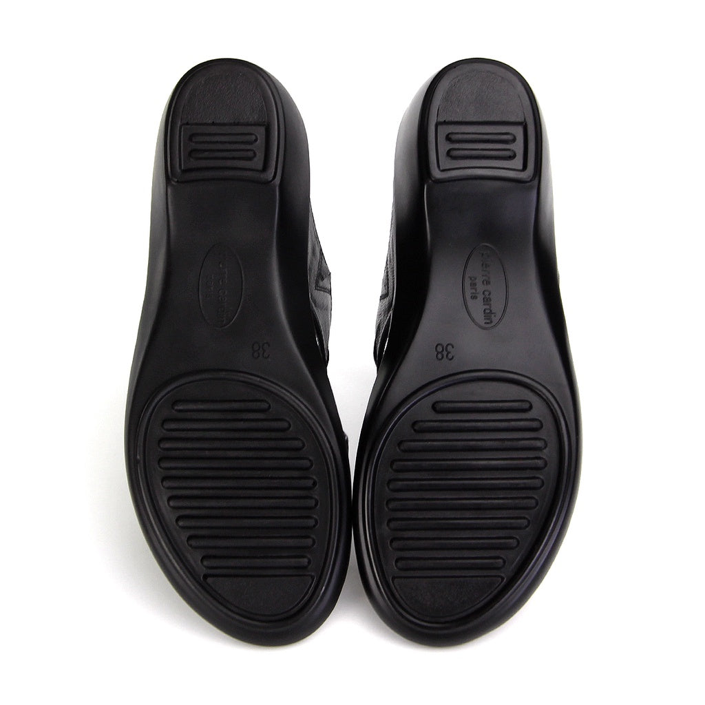 Pierre Cardin รองเท้าผู้หญิง รองเท้าแตะเพื่อสุขภาพ นุ่มสบาย ผลิตจากหนังแท้ สีดำ รุ่น 23SS294