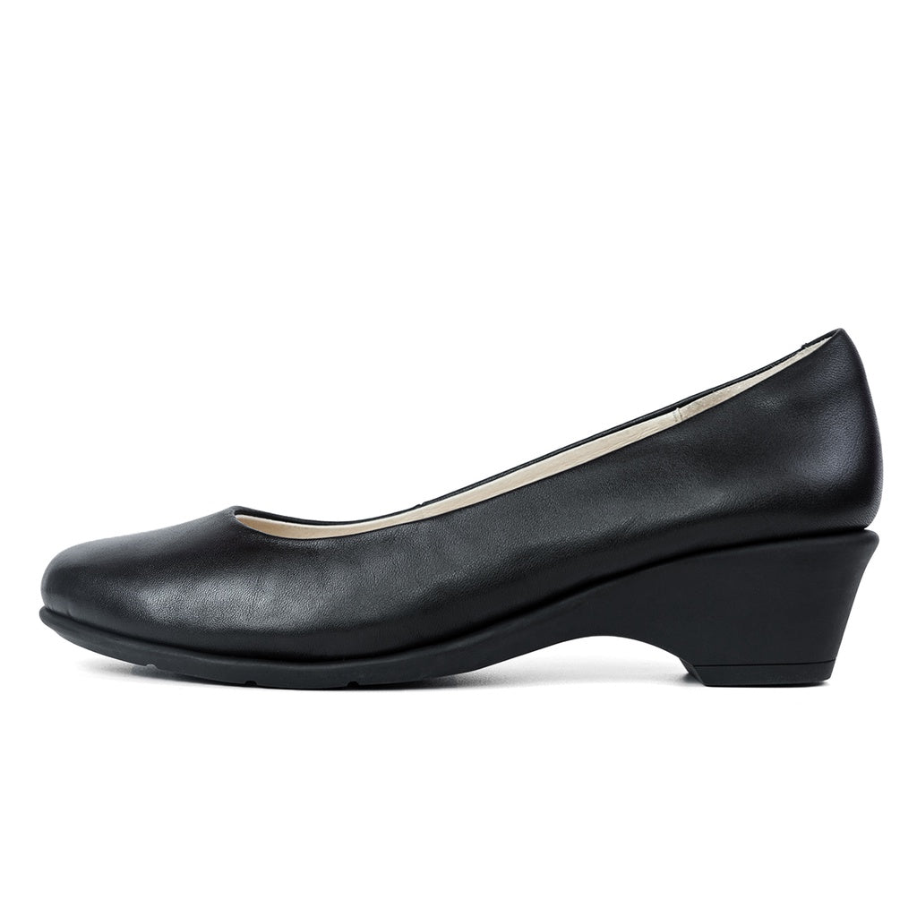 Pierre Cardin รองเท้าคัทชูผู้หญิง ส้นแบน นุ่มสบาย ผลิตจากหนังแท้ สีดำ รุ่น 52AD129