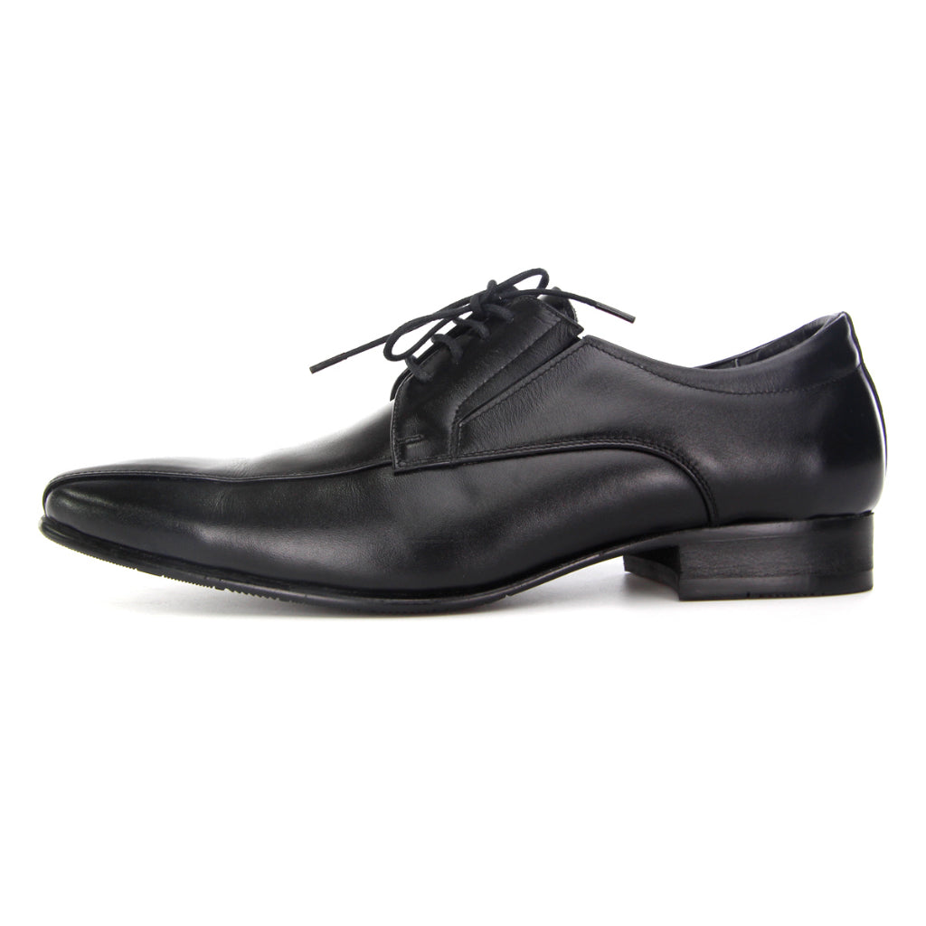 Pierre Cardin รองเท้าผู้ชาย รองเท้าหนังแบบผูกเชือก นุ่มสบาย ผลิตจากหนังแท้ สีดำ รุ่น 80TD116