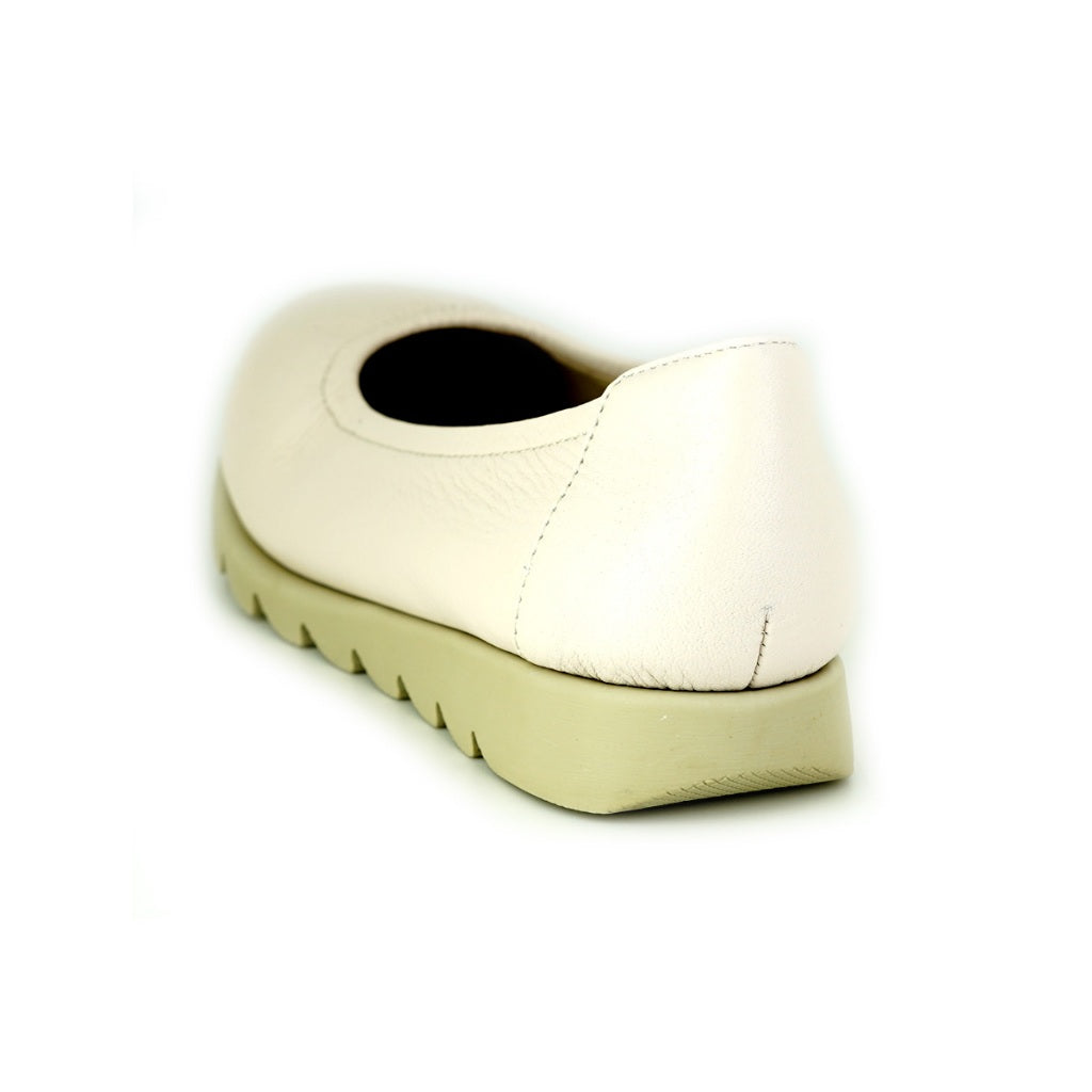 Pierre Cardin รองเท้าคัทชูผู้หญิง ส้นแบน นุ่มสบาย ผลิตจากหนังแท้ รุ่น 52AD170