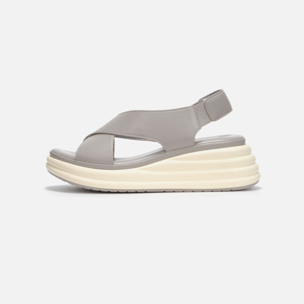 รองเท้าแซนดัลผู้หญิง Pierre Cardin หนังนุ่ม สายรัดหลัง ส้นสูง 6 ซม. เบาและสบาย รุ่น 257