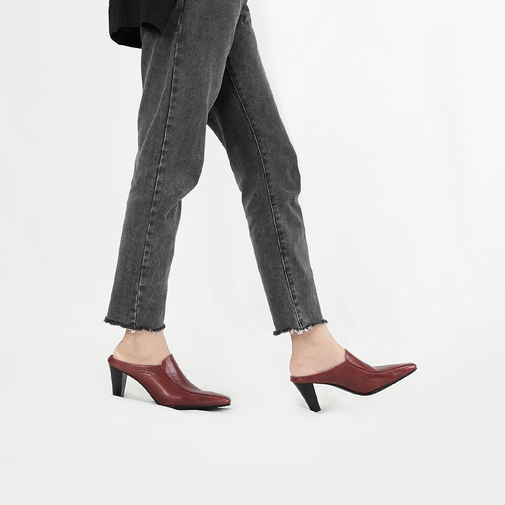 Pierre Cardin มิวส์ส้นสูงสีแดง รุ่น 23SC302