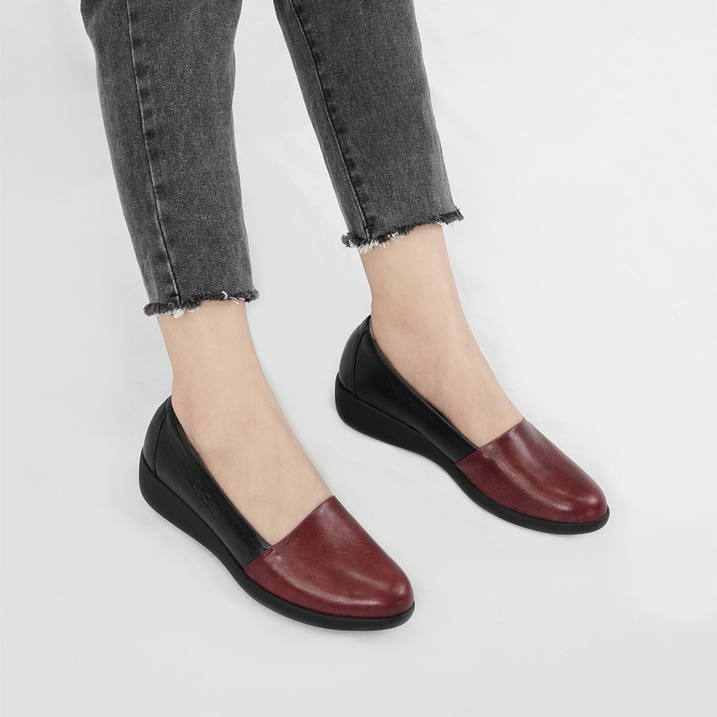 Pierre Cardin รองเท้าผู้คัทชูหญิง ส้นแบน นุ่มสบาย ผลิตจากหนังแท้ สีดำ รุ่น 27WC455