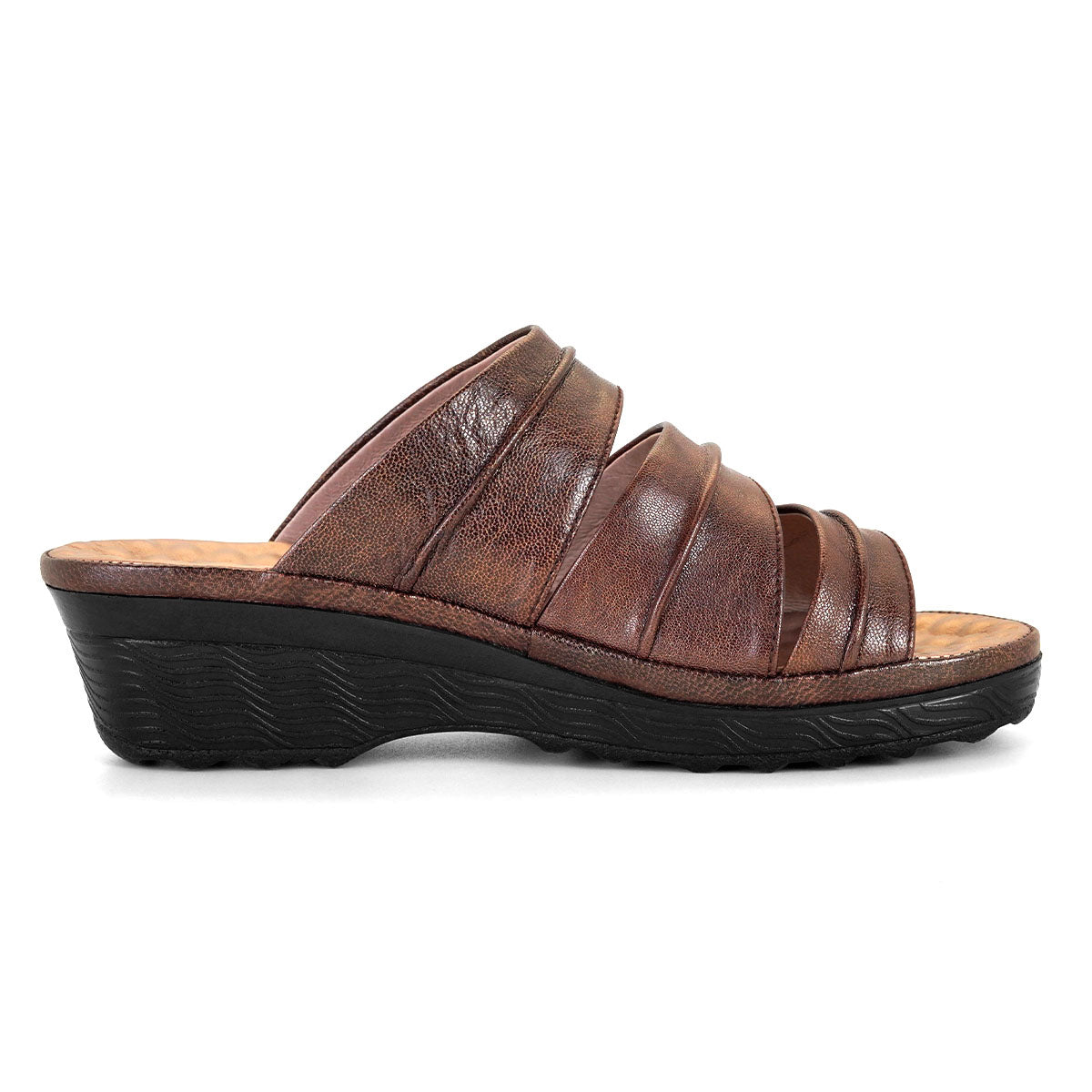 Pierre Cardin รองเท้าผู้หญิง รองเท้าแตะ รองเท้าแตะส้นแบน นุ่มสบาย ผลิตจากหนังแท้ สีน้ำตาล รุ่น22SS254