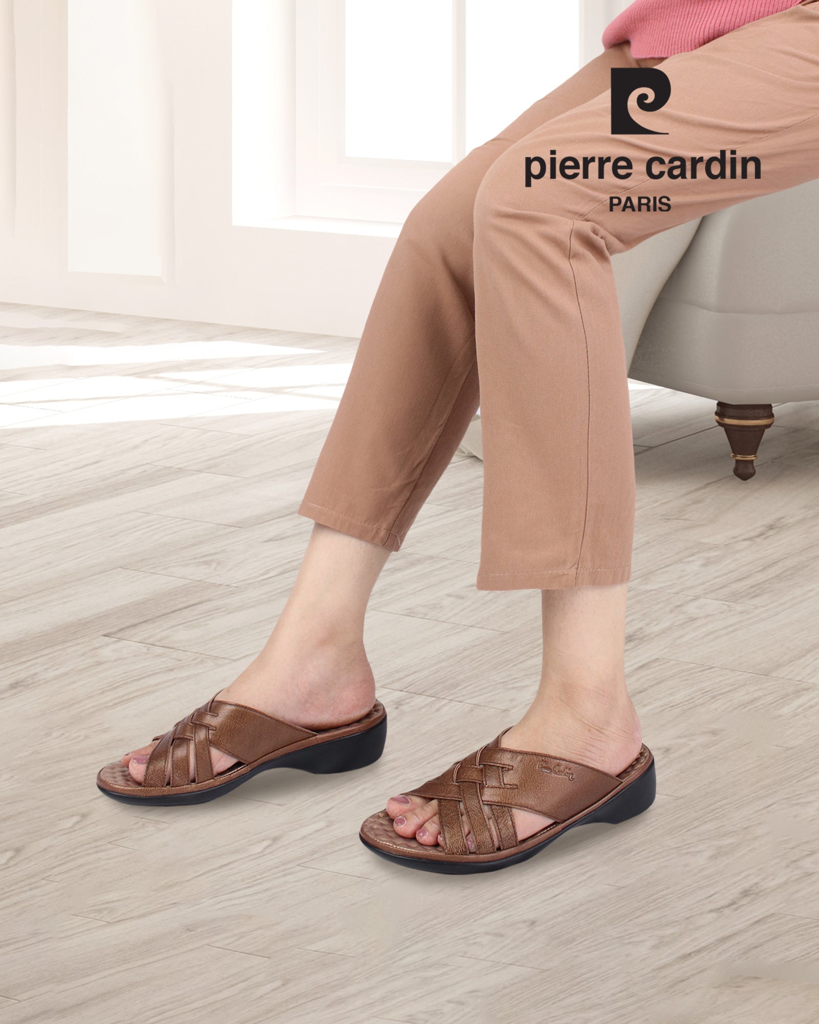 Pierre Cardin รองเท้าผู้หญิง รองเท้าแตะแบบลำลองหญิง รองเท้าส้นแบนแบบรัดส้น นุ่มสบาย ผลิตจากหนังแท้  ไซส์ 28SS158