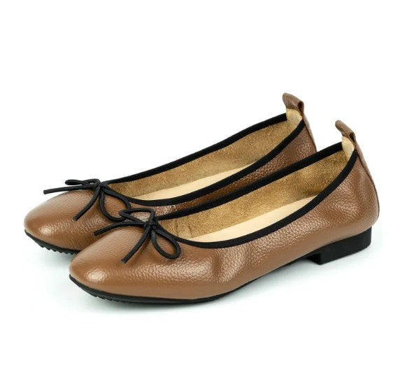 Pierre Cardin รองเท้าผู้หญิง รองเท้าส้นแบน รองเท้าบัลเล่ต์ นุ่มสบาย ผลิตจากหนังแท้ รุ่น 52AD145