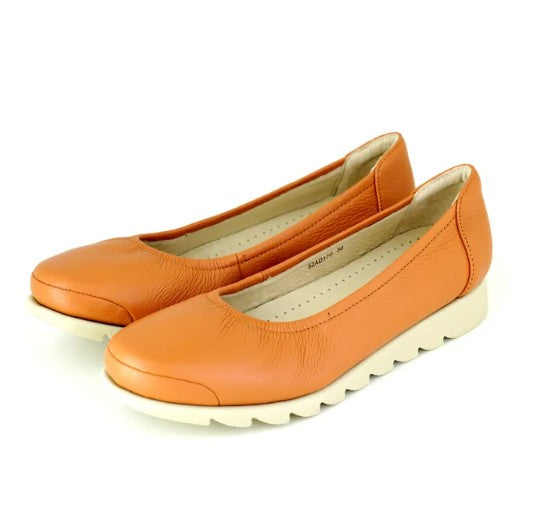 รายละเอียดสินค้า Pierre Cardin รองเท้าคัทชูผู้หญิง ส้นแบน นุ่มสบาย ผลิตจากหนังแท้ สีน้ำตาล รุ่น 52AD170
