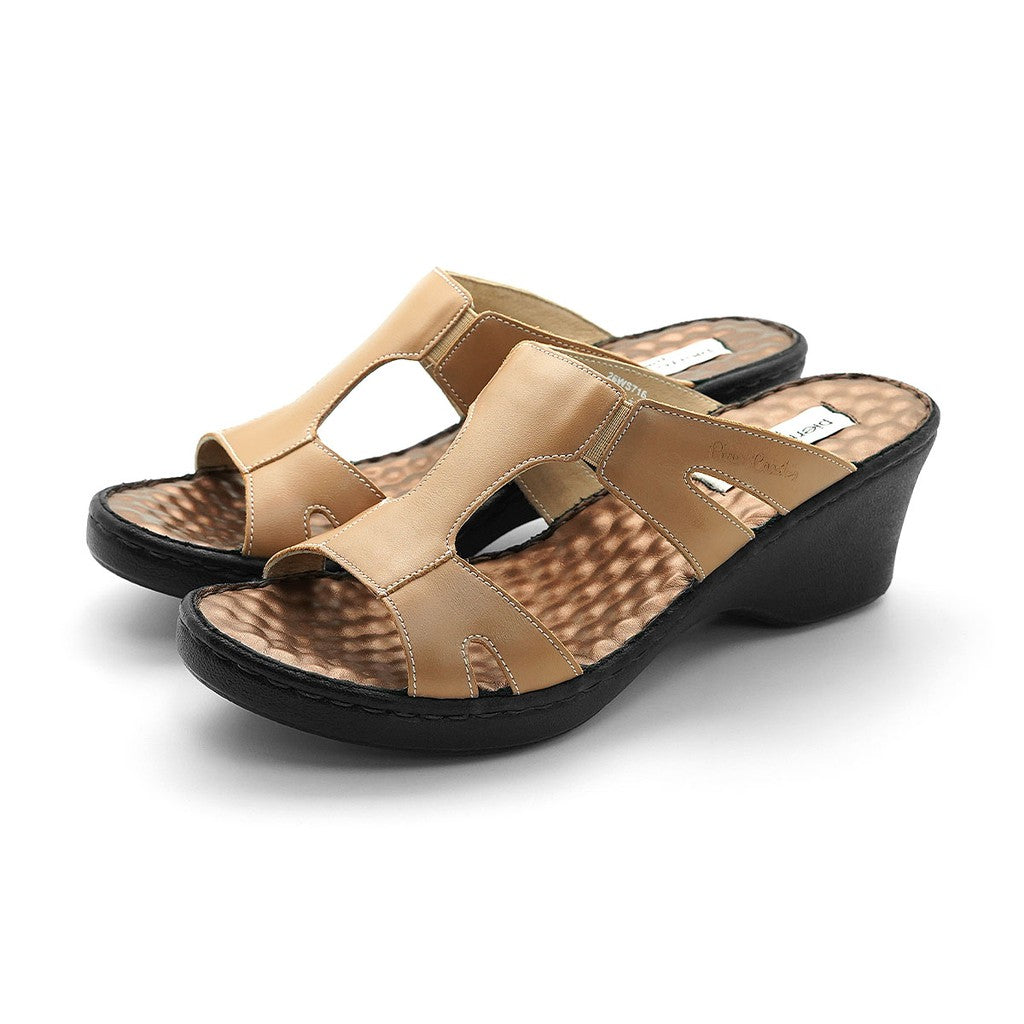 [Size 36 - 39] Pierre Cardin รองเท้าผู้หญิง รองเท้าส้นตึก นุ่มสบาย ผลิตจากหนังแท้ สีน้ำตาลอ่อน รุ่น 26WS716