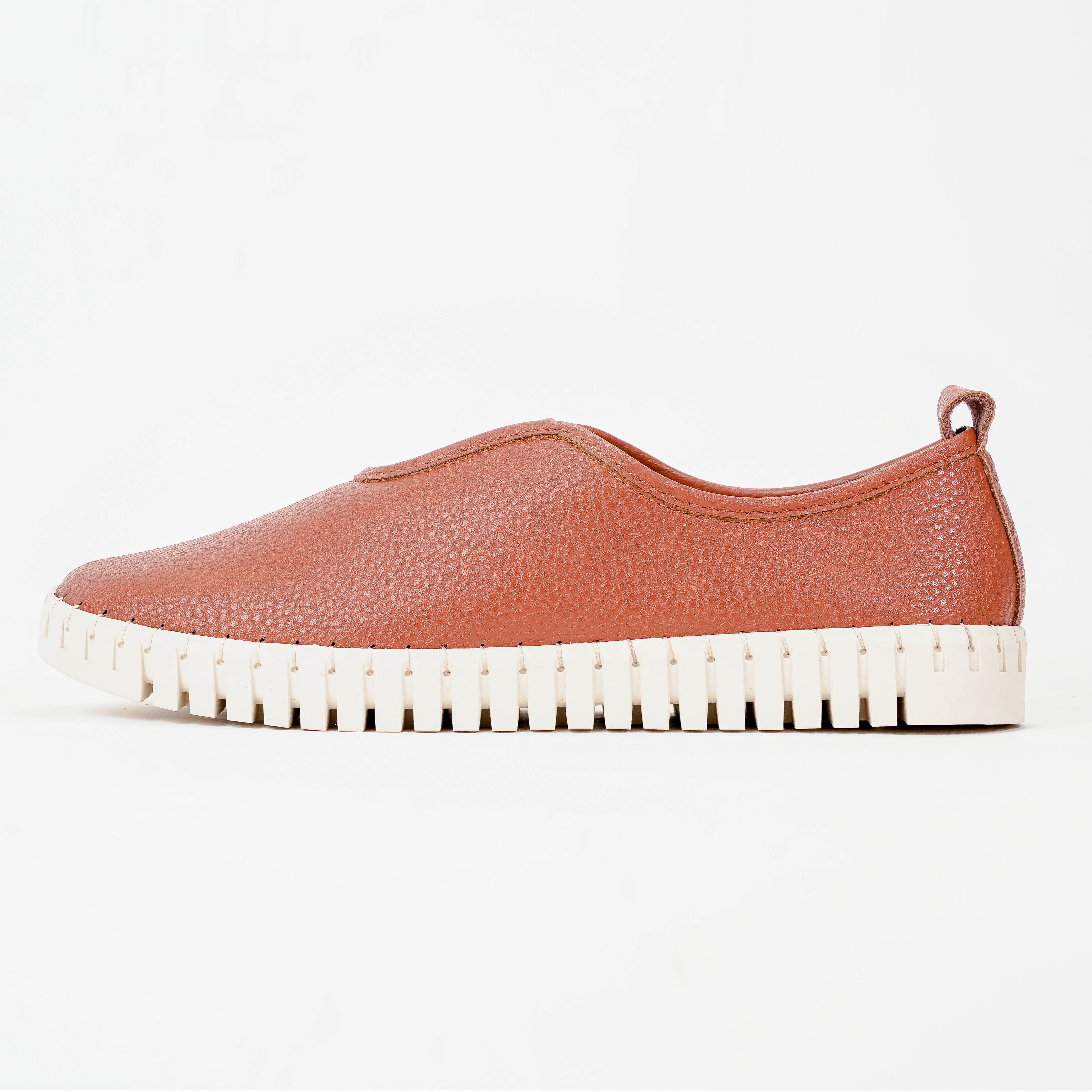 รองเท้า Slip-on ผู้หญิง Pierre Cardin หนังสังเคราะห์ลายเกรน น้ำหนักเบา พื้นกันลื่น ใส่สบาย สไตล์โมเดิร์น – Women Shoes 55VD183