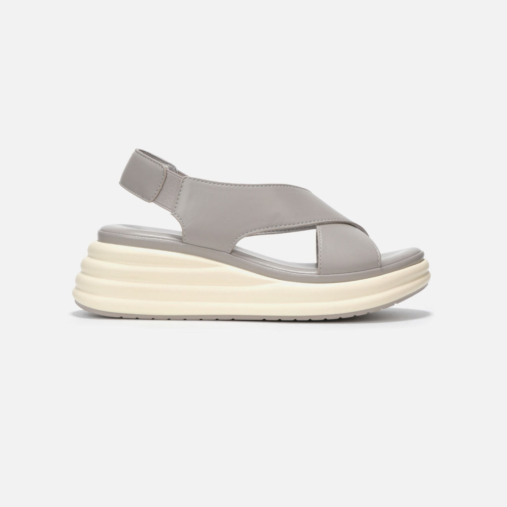 รองเท้าแซนดัลผู้หญิง Pierre Cardin หนังนุ่ม สายรัดหลัง ส้นสูง 6 ซม. เบาและสบาย รุ่น 257